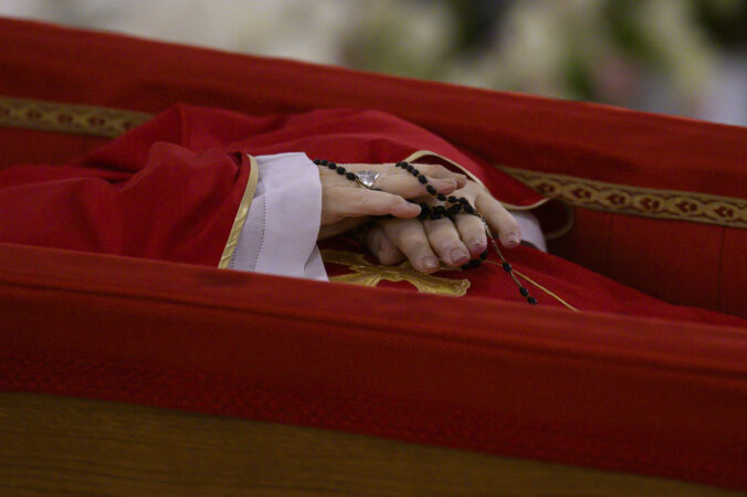 aptopix_vatican_pope_francis_obit_81011 676x450