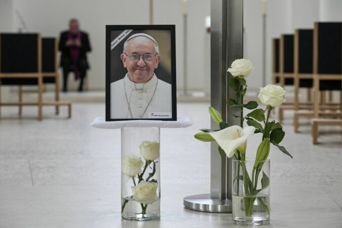 germany_obit_pope_francis_global_reax_52163 676x451