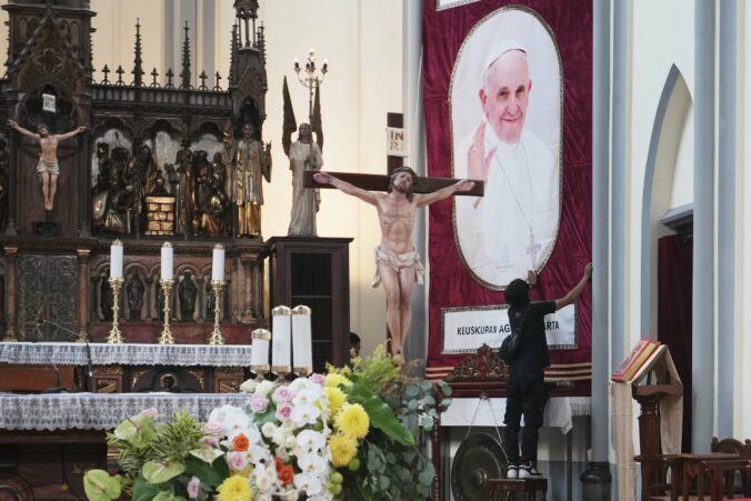 indonesia_obit_pope_francis_global_reax_95511 1 676x451