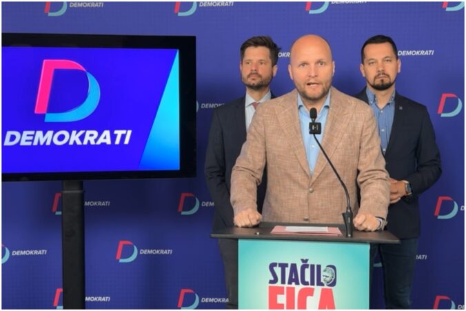 titulka demokrati 676x451