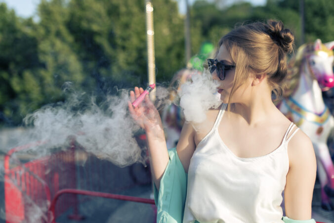 vaping fajcenie elektronicke cigarety 676x451