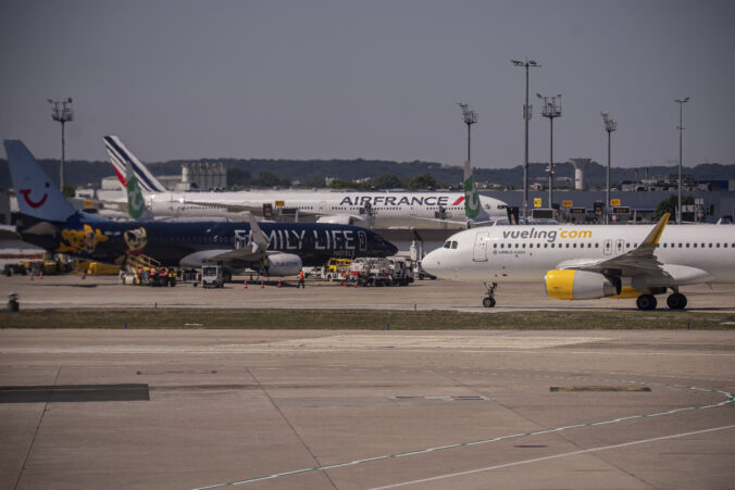 france_airlines_strike_87789 676x451