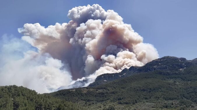 spain_fire_16318 676x380