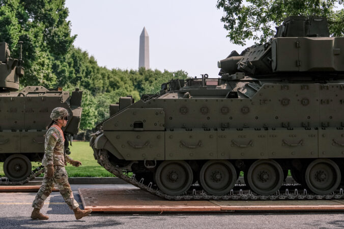 aptopix_trump_military_parade_14823 676x451