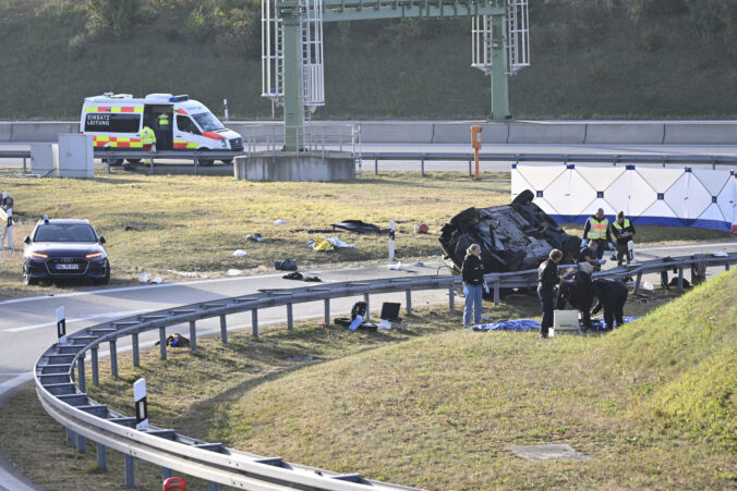 germany_highway_crash_15151 676x451