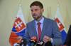 Fico blúzni o prevratoch a kazí vzťahy so spojencami, podľa Šimečku opäť odpútava pozornosť od problémov