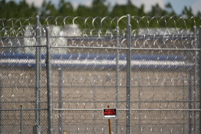 ice_detention_facility_11725 1 676x451