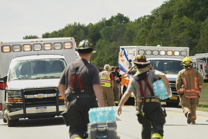 ny_bus_crash_02706 676x452
