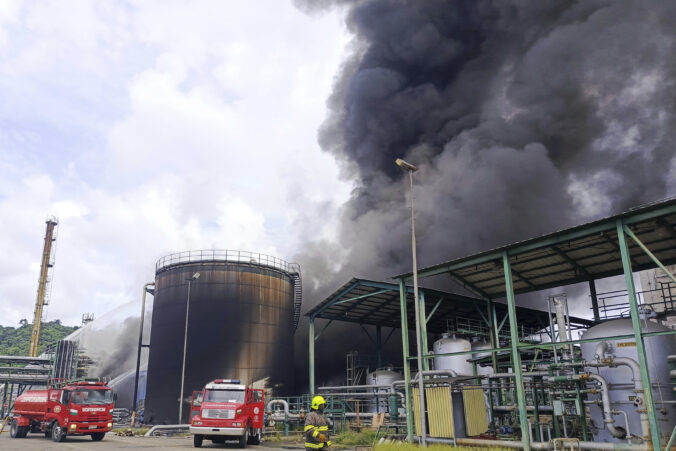 ecuador_refinery_fire_99889 676x451