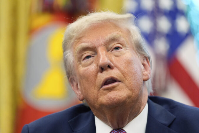 americky prezident donald trump. 2 676x451