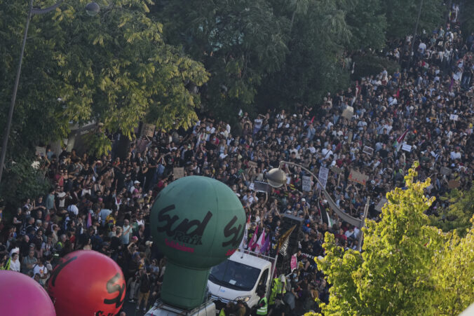 france_protests_70922 676x451