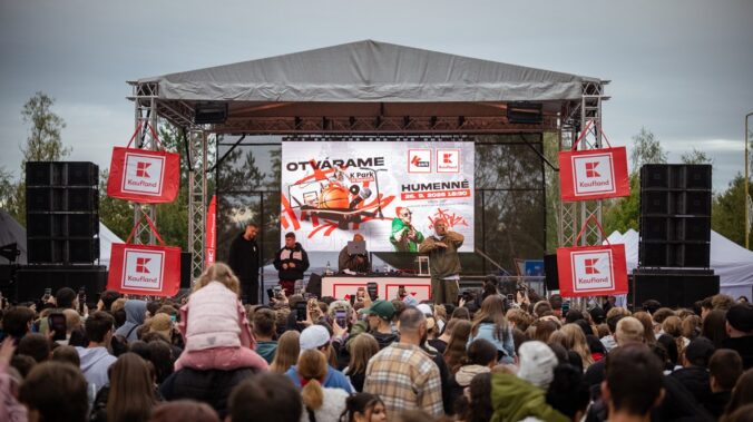 foto 1 v humennom vyrastol novy k park kde navstevnikov bavil aj separ  676x379