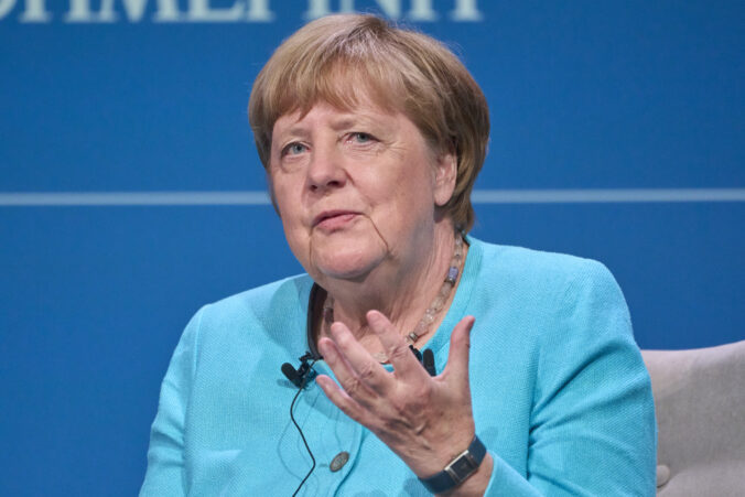 greece_merkel_55952 676x451