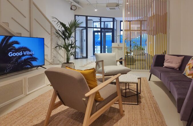 thumbnail_hq_novi sad kosovska 27_serbia_centre 7452_business lounge 1_11zon 676x444