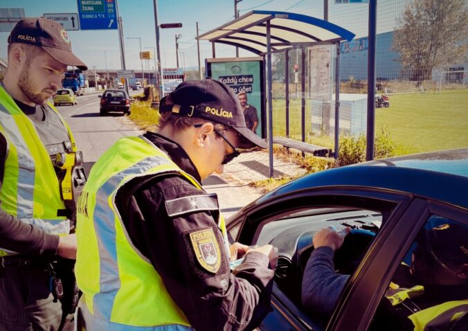 policia 676x478