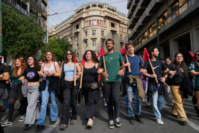 greece_strike_71628 676x451