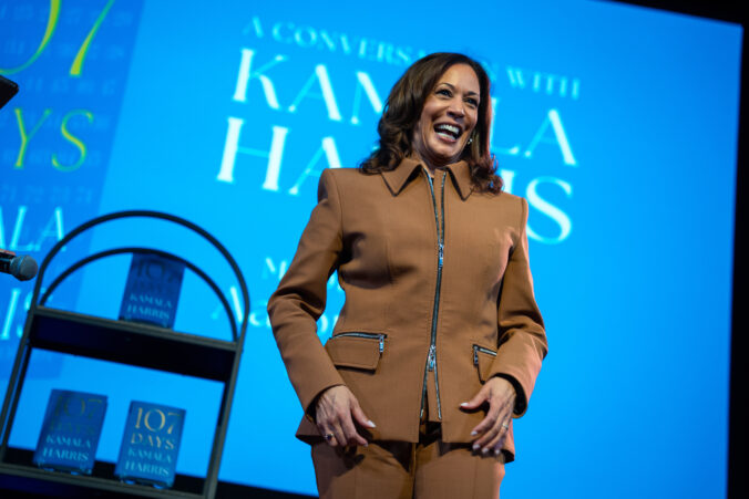 aptopix_harris_book_tour_26568 676x451