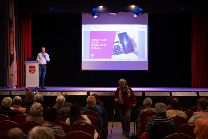 20251023_ba_digitalni_seniori_005w 676x451