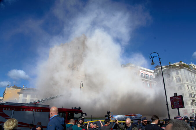 italy_medieval_tower_collapsed_43436 676x451