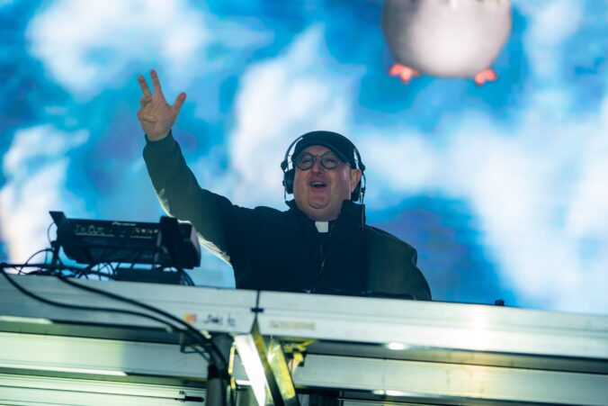 krestansky didzej padre guilherme 676x451