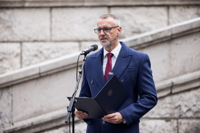 67f17e29716c7571014089 676x451