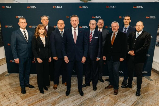 583060335_1583932499447124_1305115869396135455_n 676x451