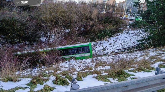 nehoda autobusu v kosiciach stvrtok 27. november 2025 676x380