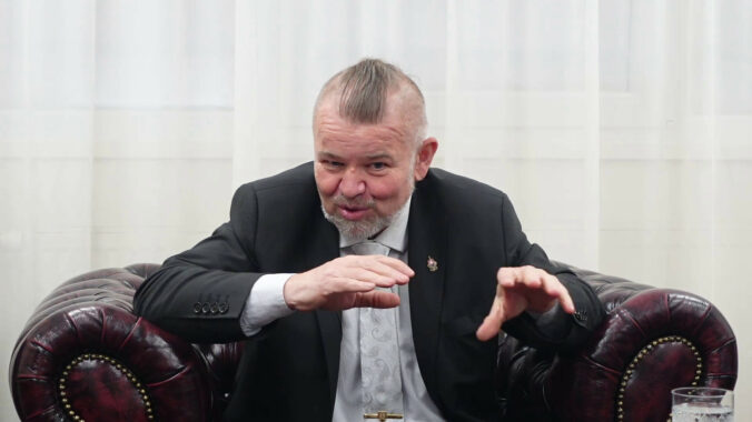 konstrukter majitel a riaditel zbrojarskej tovarne grand power jaroslav kuracina pocas rozhovoru pre sita 676x380