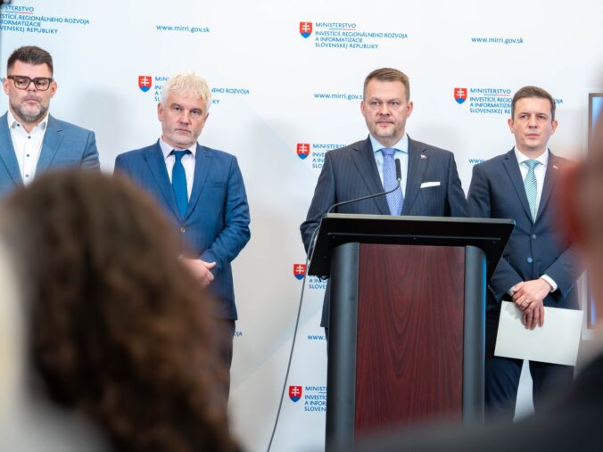 591747023_1273996708096149_6158185237430125547_n 676x507