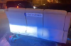 Policajti neverili vlastným očiam. Dvojica sa ulicami Bratislavy prevážala na gauči na elektrických kolobežkách – VIDEO