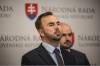Kišš upozornil na premrštené platy asistentov poslancov Hlasu, koaličná strana obvinenia progresívcov odmieta