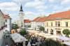 Predajcovia gastra na Trnavskom jarmoku zaplatia radnici nielen za stánok, remeselníci s ukážkami ušetria