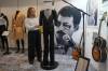 Top foto dňa (23. september 2026): Dražba kostýmu Freddieho Mercuryho, Šantisko, migranti a vojna