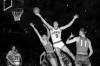 Takmer nezastaviteľný hráč. Vo veku 93 rokov zomrel priekopník basketbalovej NBA, prvý držiteľ ocenenia MVP