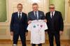 Premiér Fico prijal prezidentov UEFA aj SFZ, prebrali aj možnosti ďalšieho rozvoja spolupráce – VIDEO