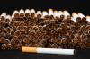 Nelegálne továrne na cigarety v Lotyšsku môžu predstavovať aj bezpečnostnú hrozbu. Expert upozorňuje na bieloruskú KGB